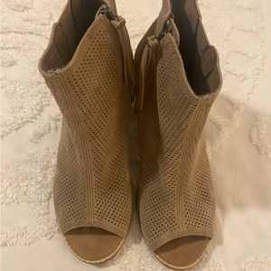 Tom’s Majorca Brown Suede Peep Toe Bootie Chunky Heel, 9W